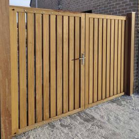 Tuinpoort in hout